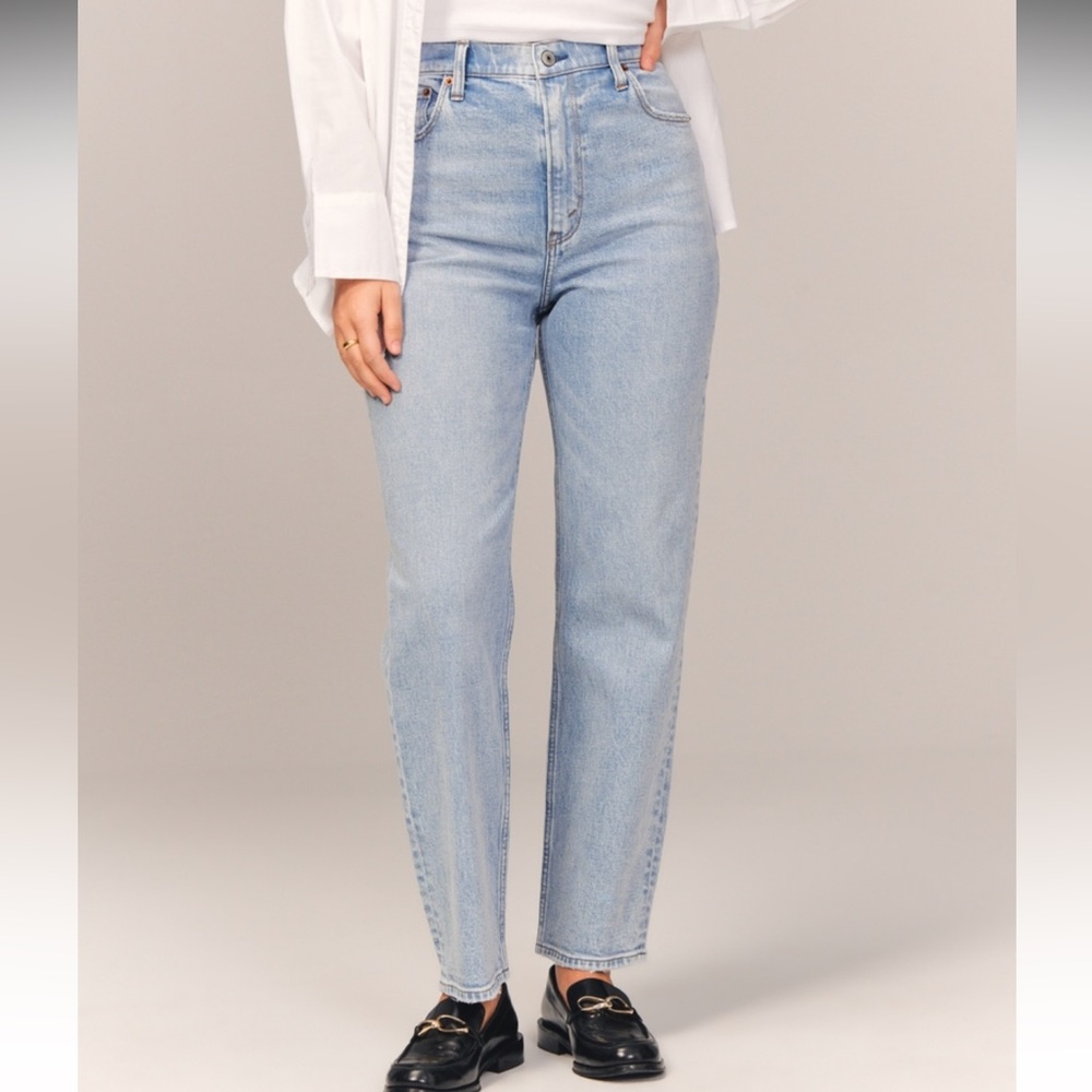 Abercrombie Curve Love Ankle Straight Ultra High Rise Light wash Jeans